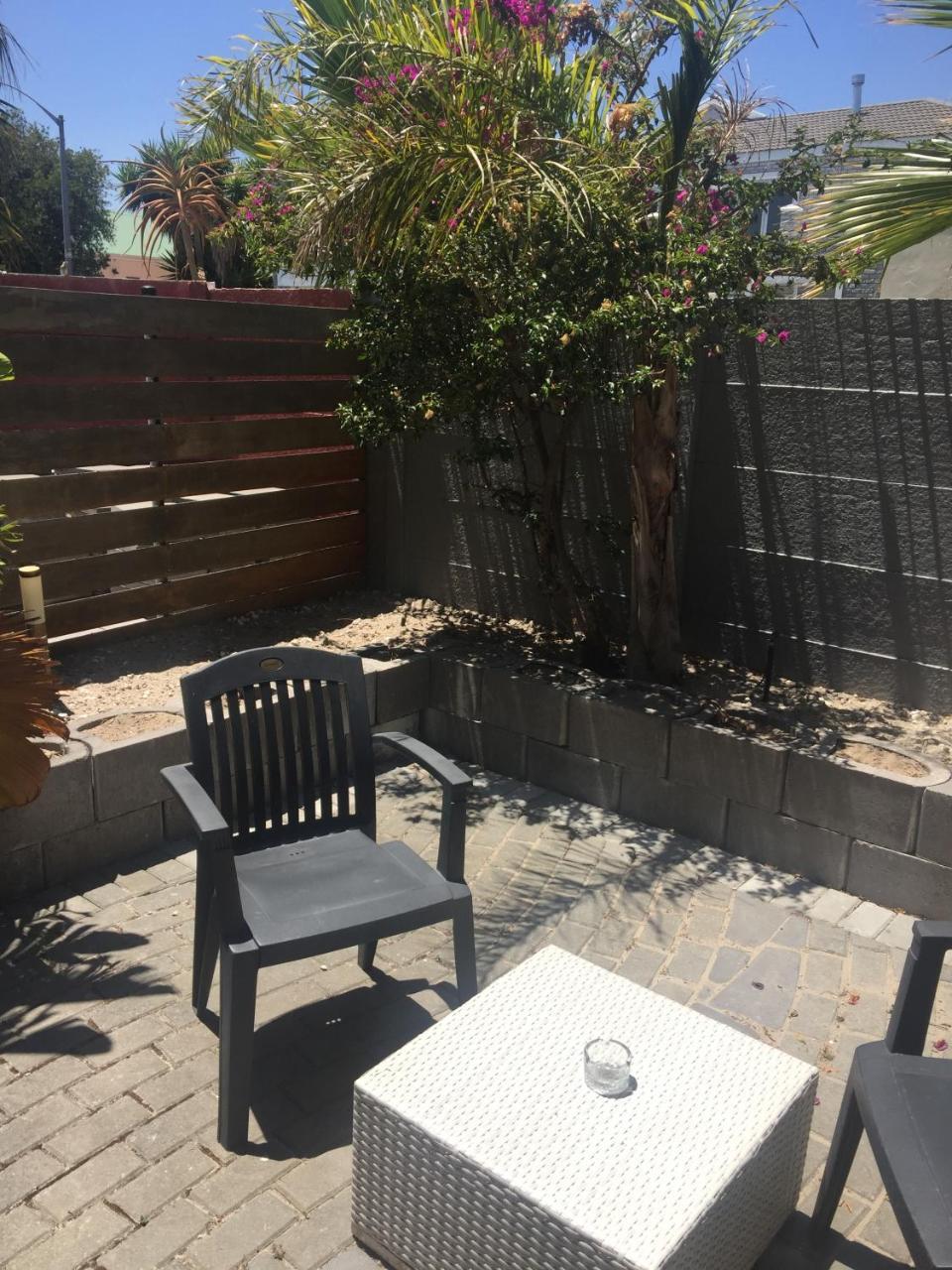 Capetown 4U Guesthouse Bloubergstrand Exterior foto